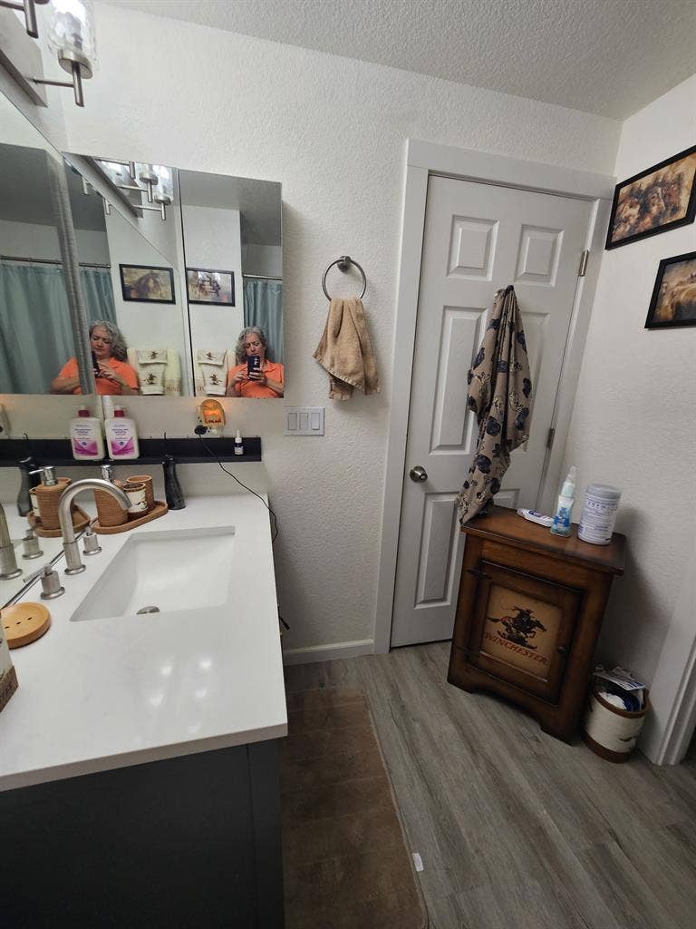 Private Bed/Bath in Quiet Condo