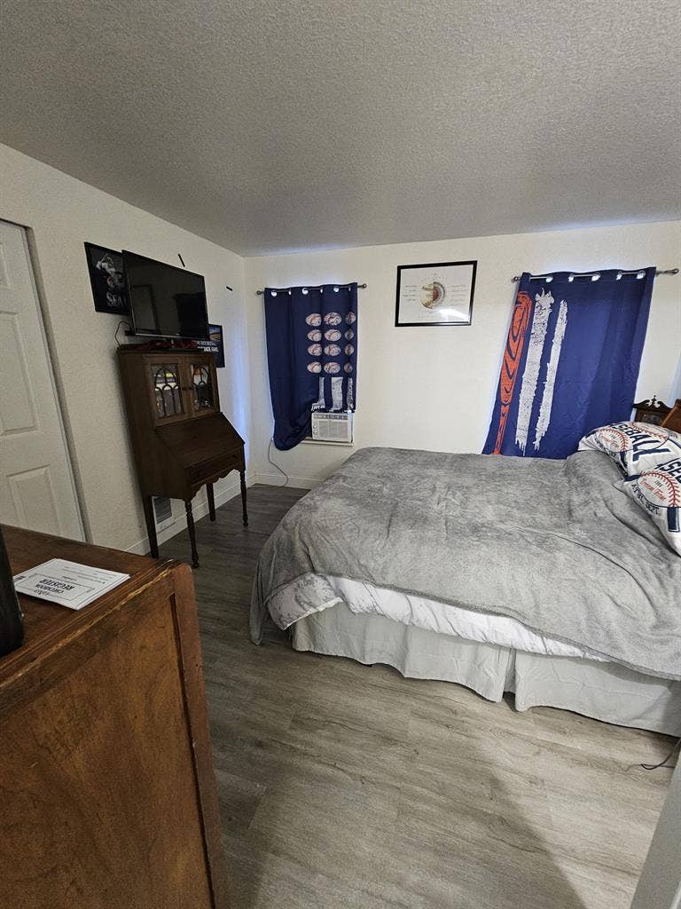 Private Bed/Bath in Quiet Condo
