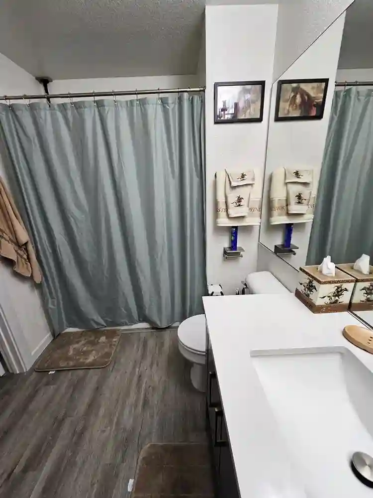 Private Bed/Bath in Quiet Condo