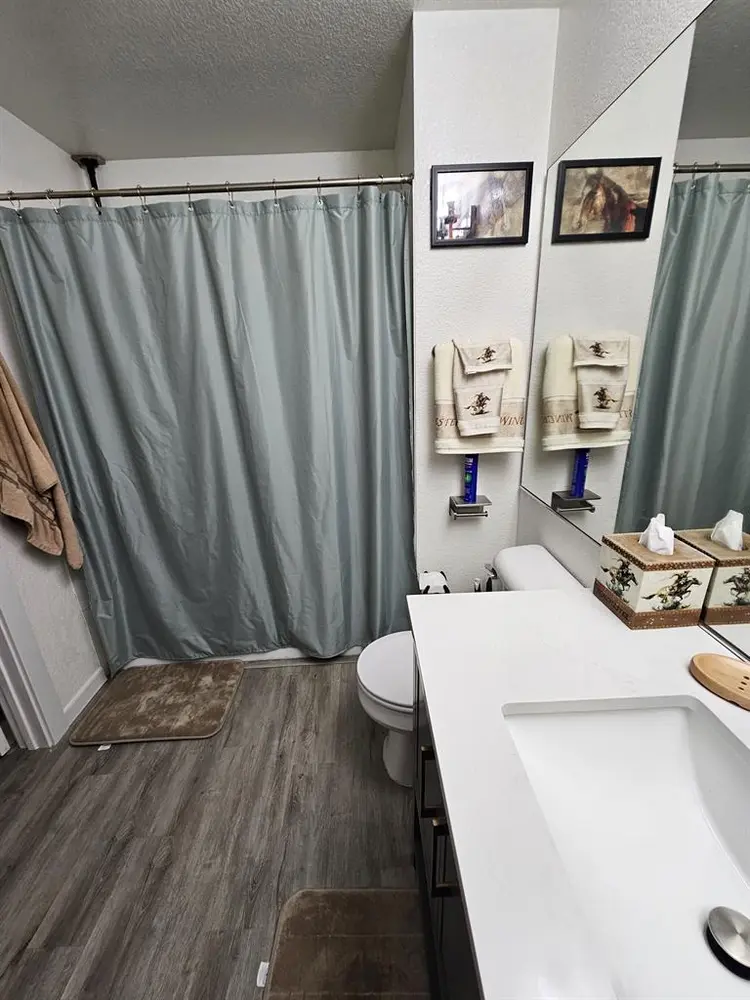 Private Bed/Bath in Quiet Condo
