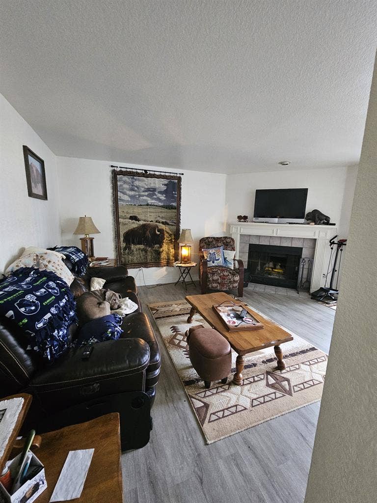 Private Bed/Bath in Quiet Condo