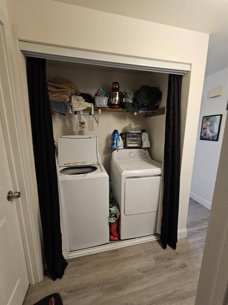 Private Bed/Bath in Quiet Condo