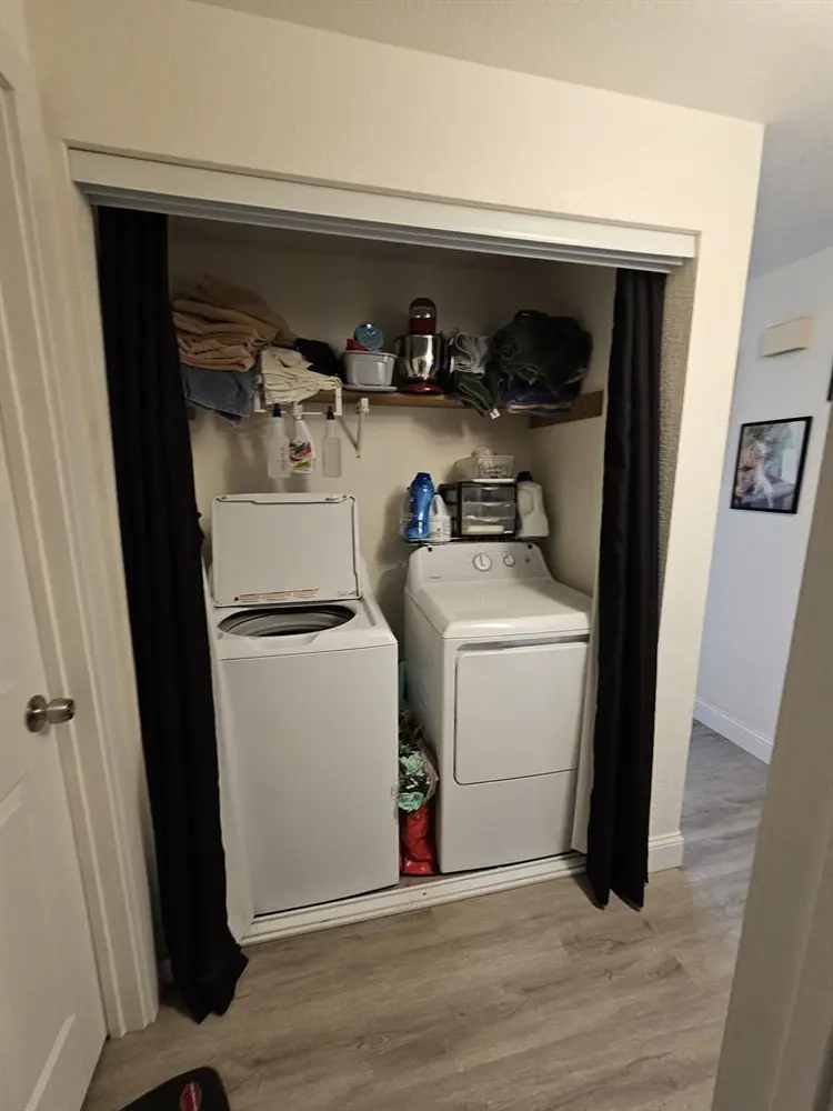 Private Bed/Bath in Quiet Condo