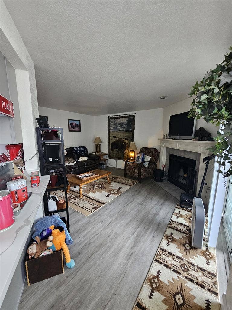 Private Bed/Bath in Quiet Condo