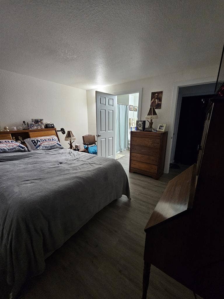 Private Bed/Bath in Quiet Condo