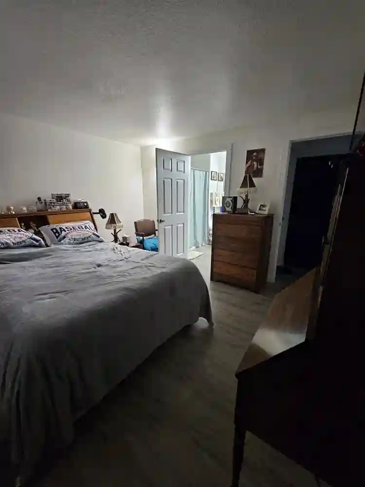 Private Bed/Bath in Quiet Condo