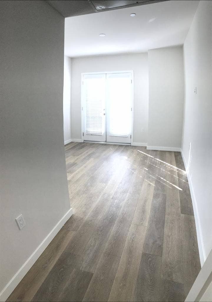 Private bedroom w/ balcony bathroom