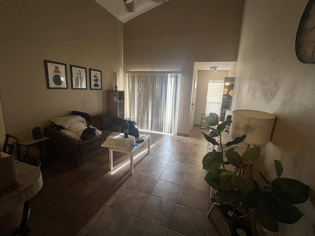 Single private bedroom with bath