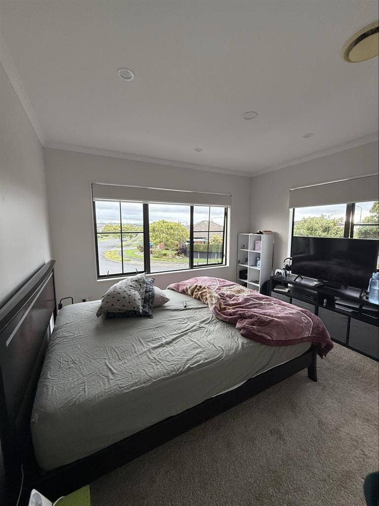 Flatmate wanted (Botany)