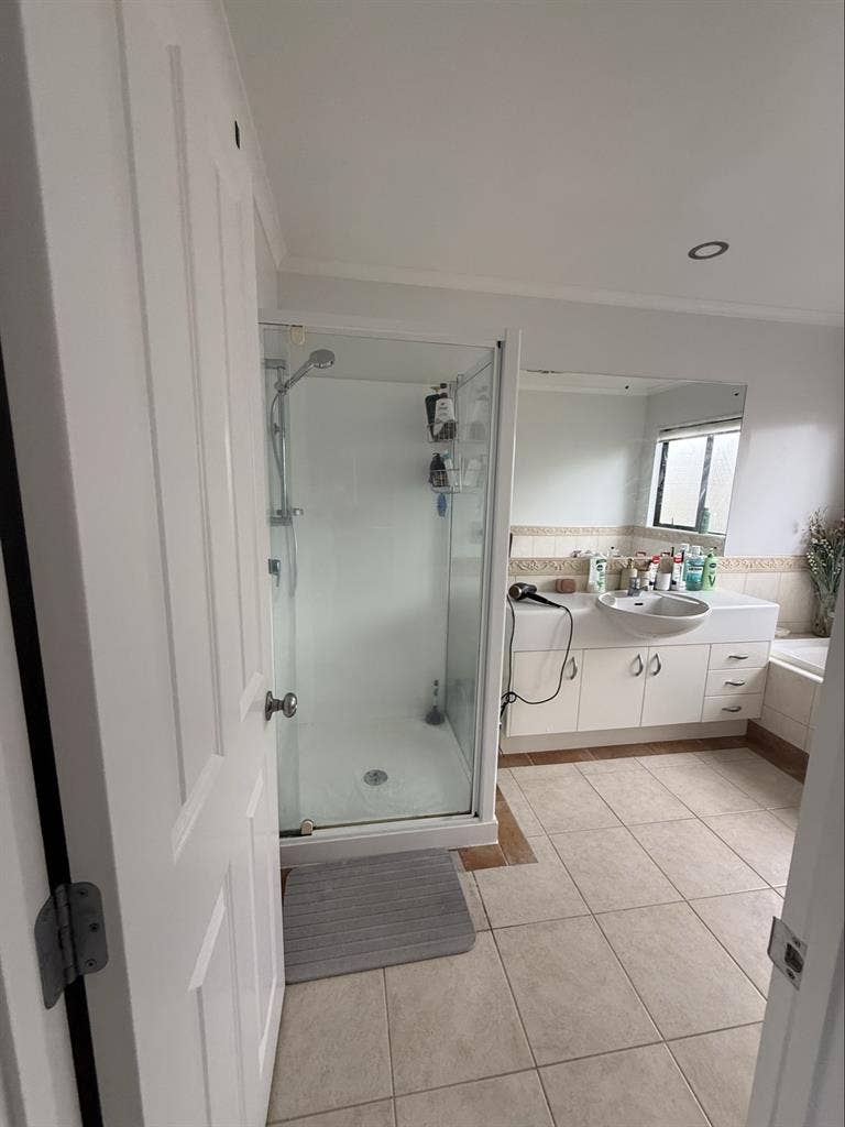 Flatmate wanted (Botany)