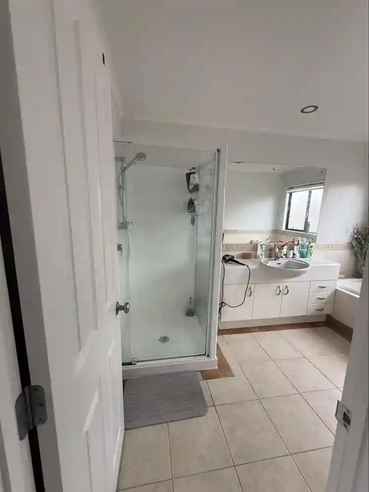 Flatmate wanted (Botany)