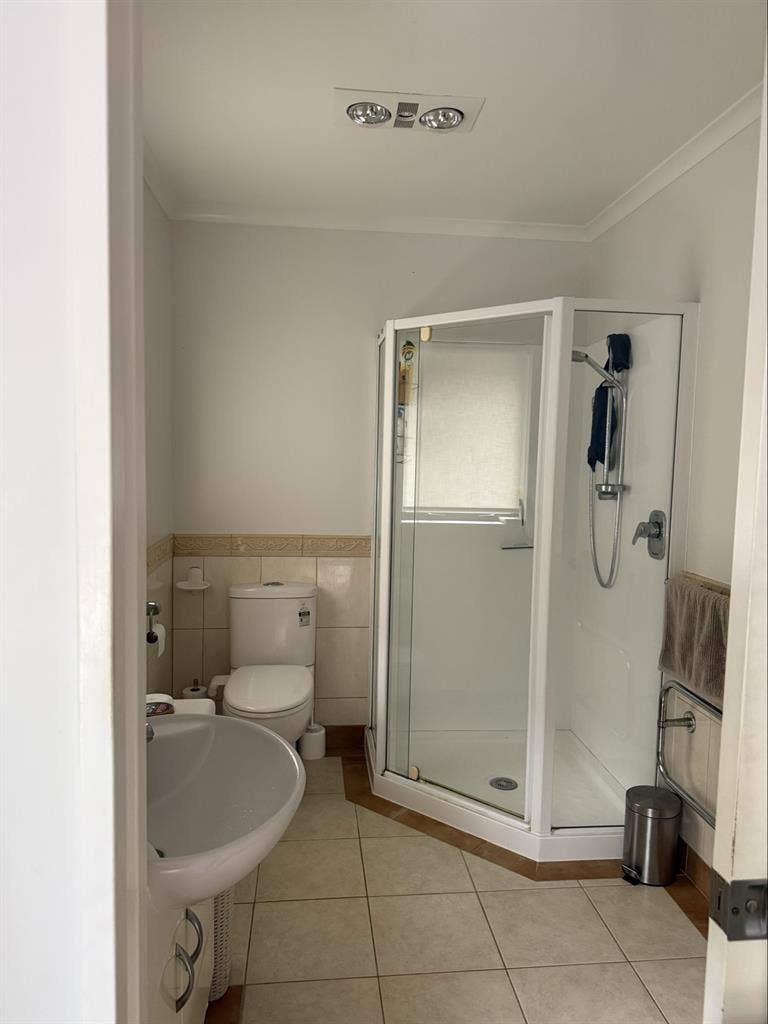 Flatmate wanted (Botany)