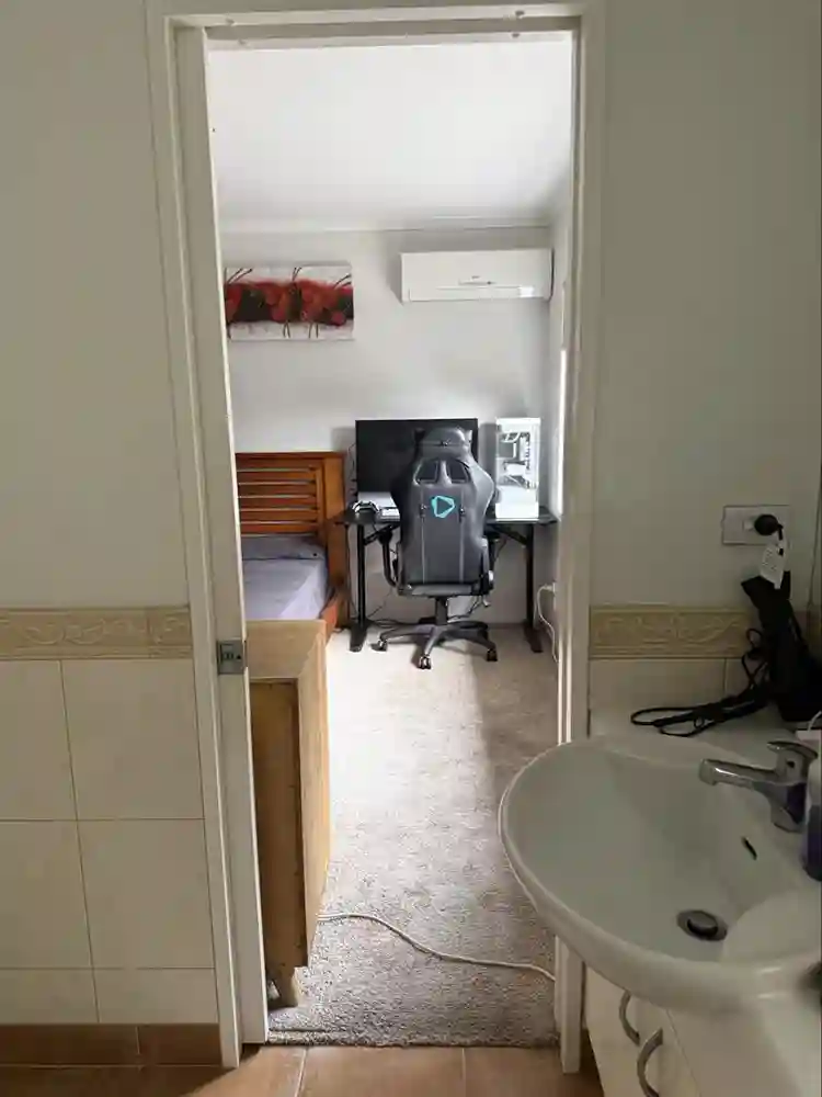 Flatmate wanted (Botany)