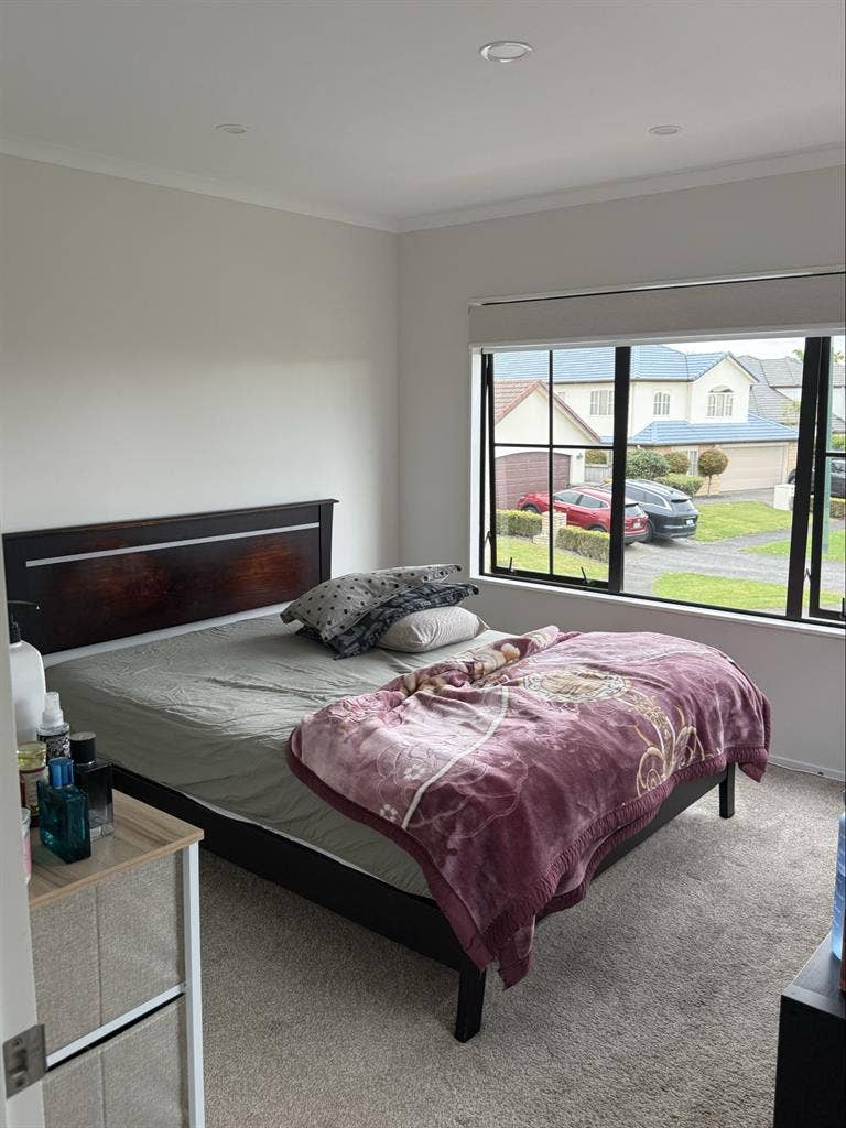 Flatmate wanted (Botany)