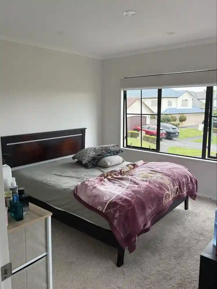 Flatmate wanted (Botany)