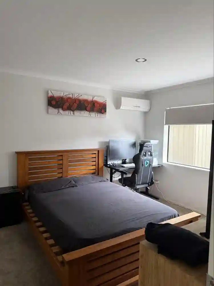 Flatmate wanted (Botany)