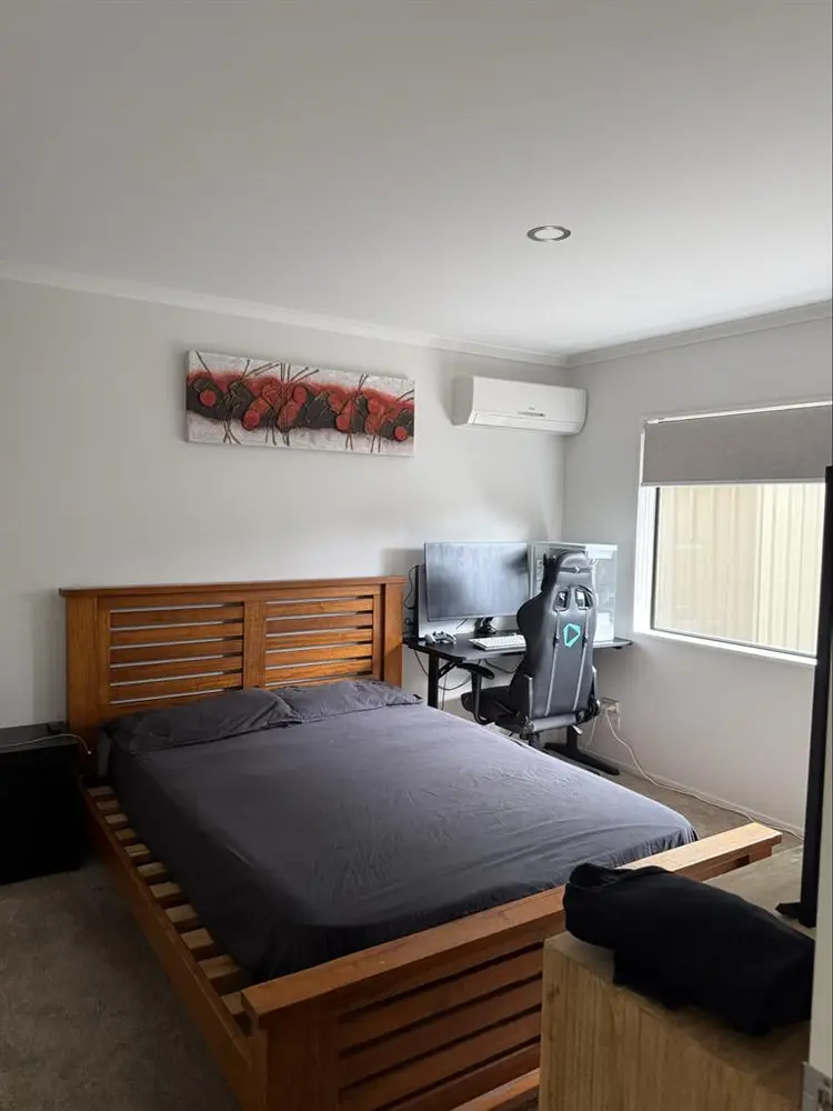 Flatmate wanted (Botany)