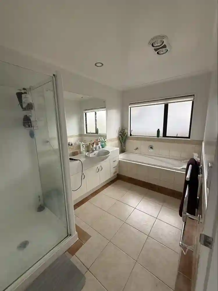 Flatmate wanted (Botany)