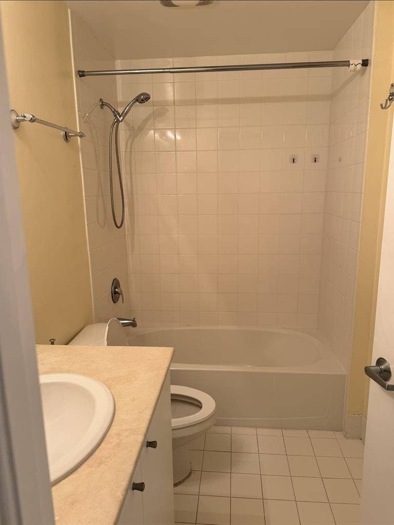 Female roommate wanted