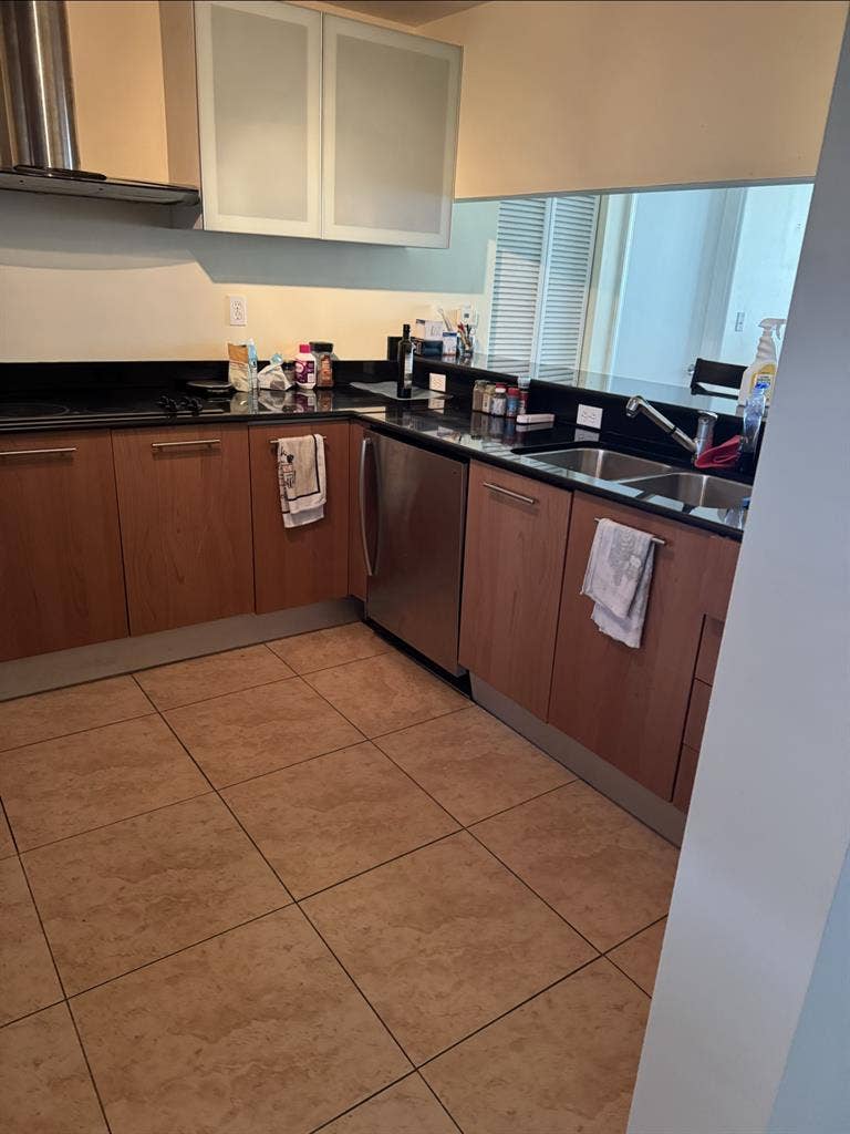 Female roommate wanted