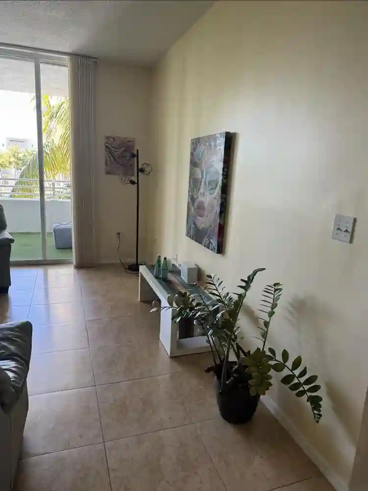 Female roommate wanted