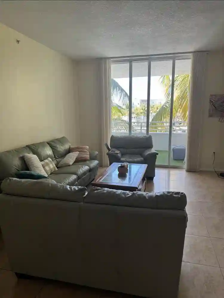 Female roommate wanted