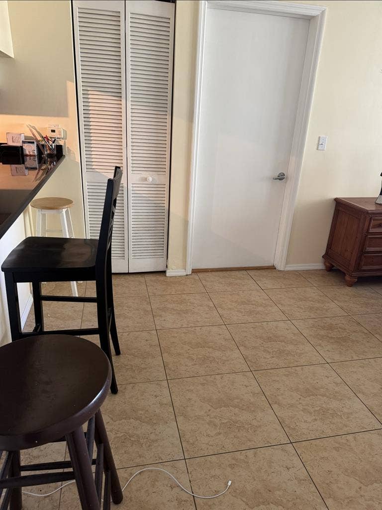 Female roommate wanted