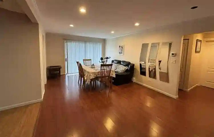 Room in Elk Grove Village