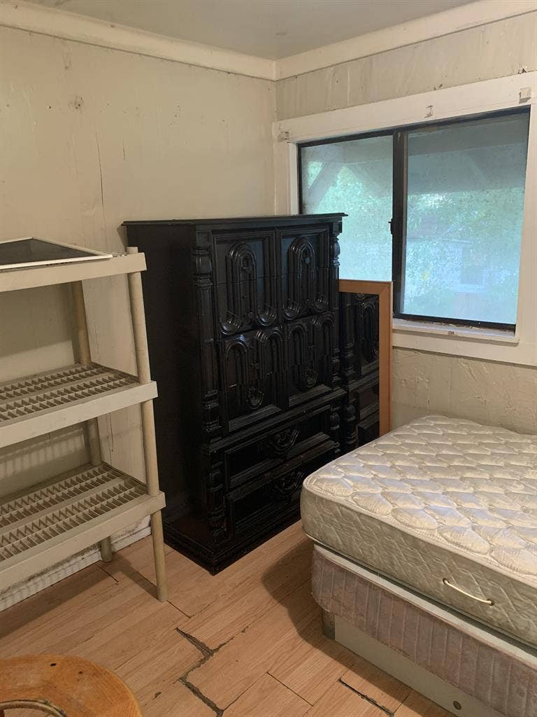 Room for rent w/wifi & utilities