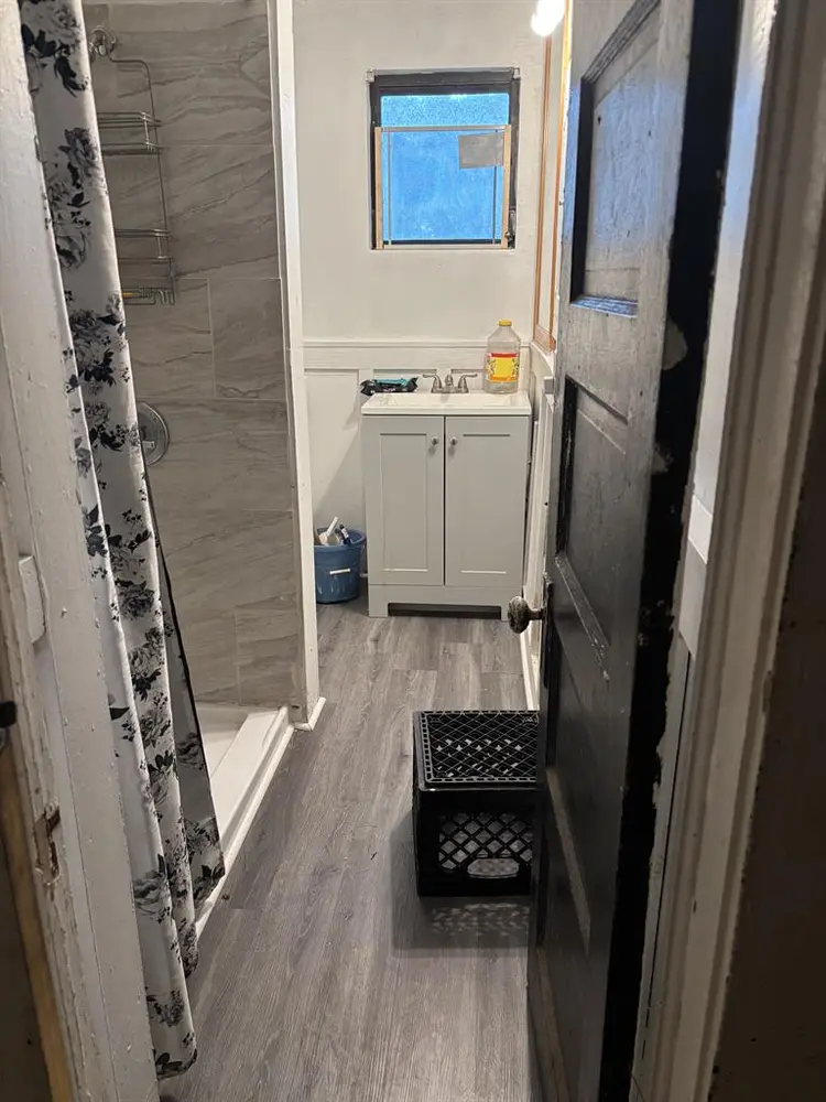 Room for rent w/wifi & utilities