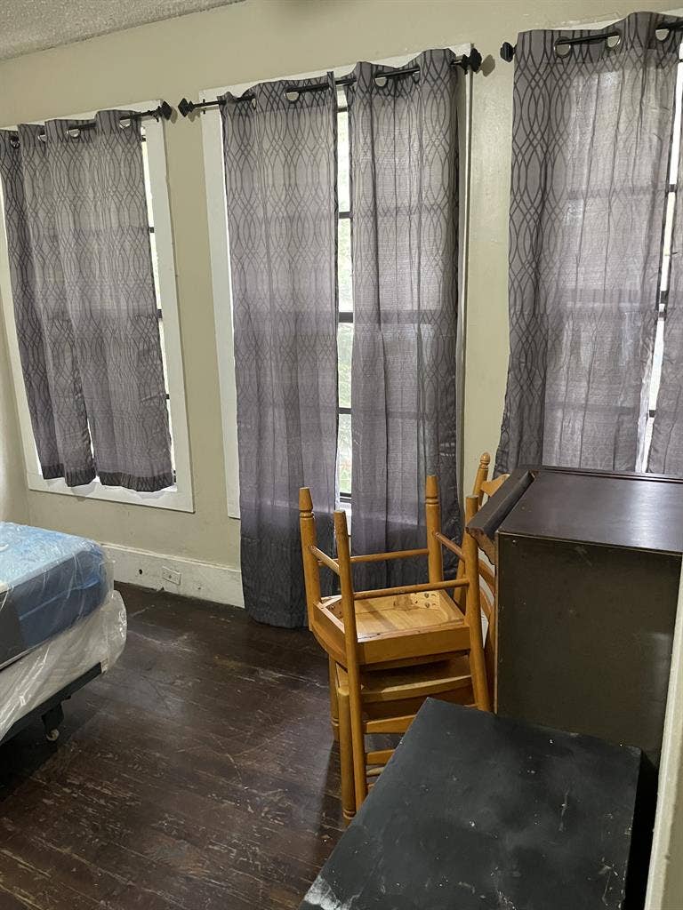 Room for rent w/wifi & utilities