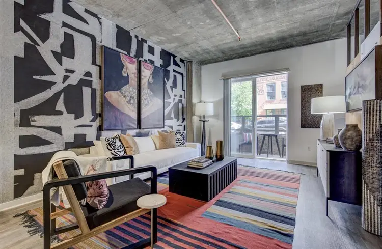 LOOKING FOR A SUBLEASE