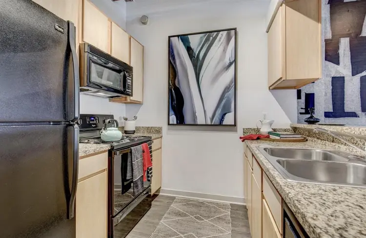 LOOKING FOR A SUBLEASE