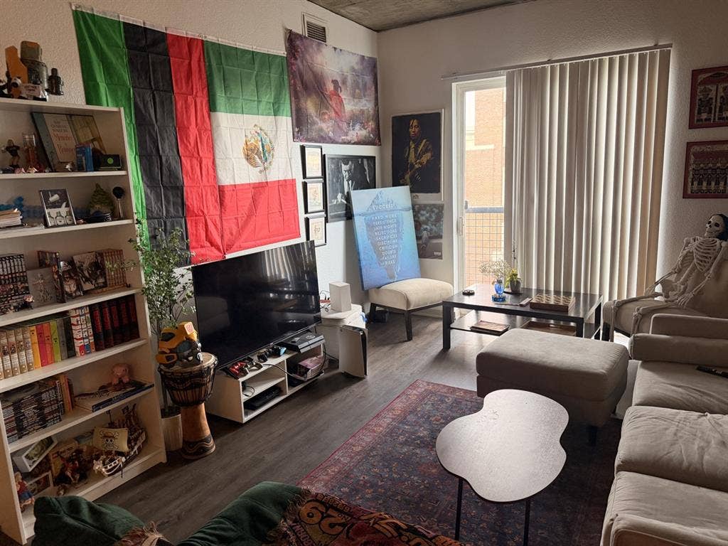 LOOKING FOR A SUBLEASE