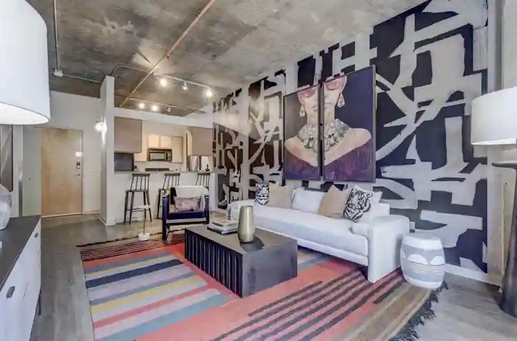 LOOKING FOR A SUBLEASE
