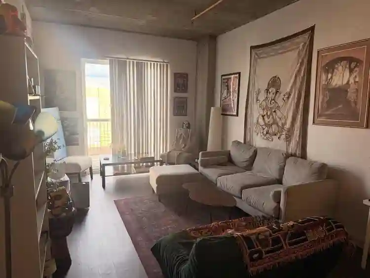 LOOKING FOR A SUBLEASE