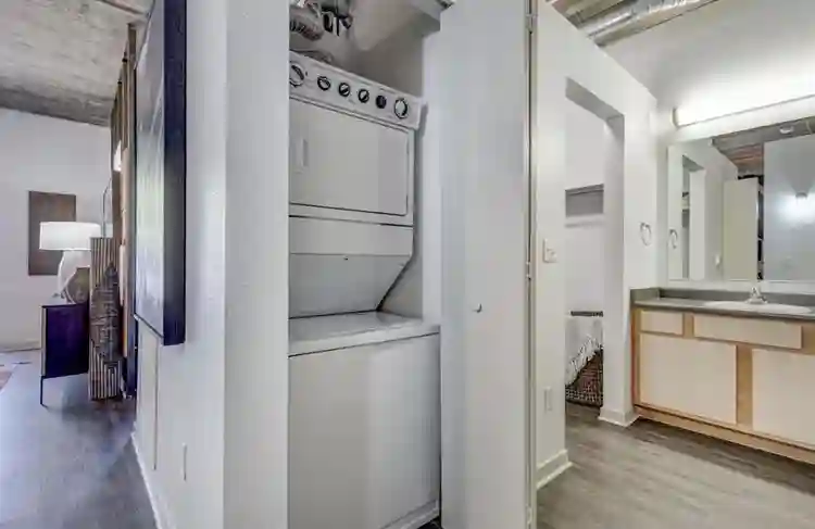 LOOKING FOR A SUBLEASE