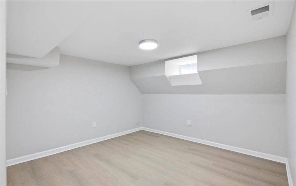 Private Basement room shared bath