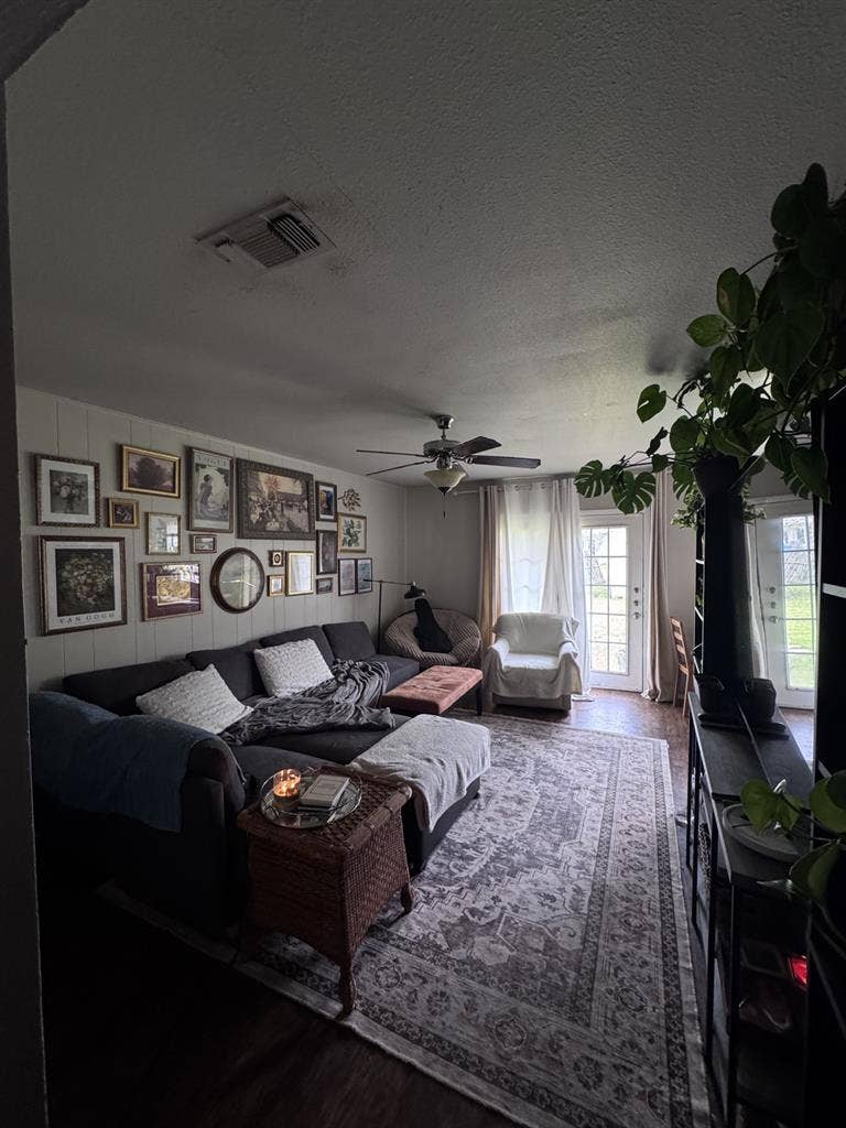 Bedroom for rent!