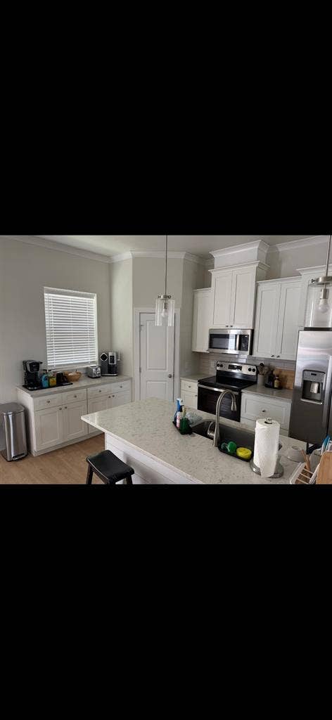 Looking for 4th roomate