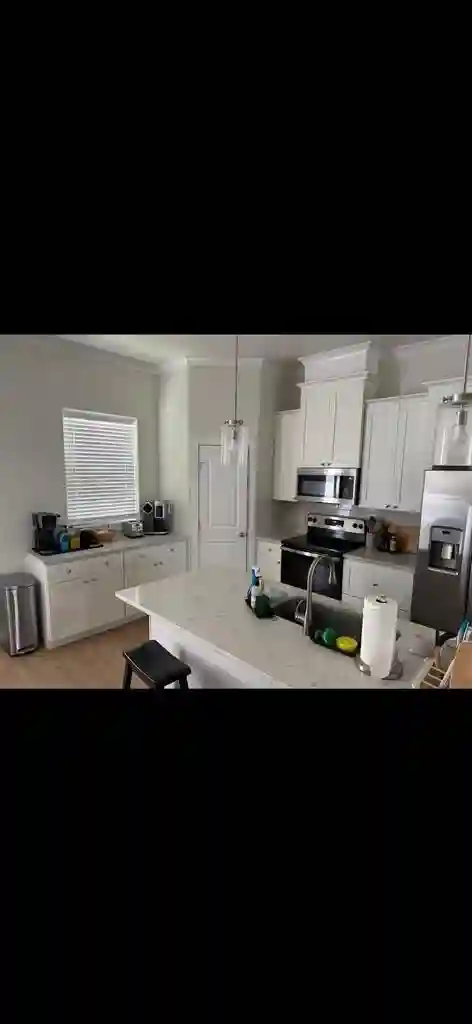 Looking for 4th roomate