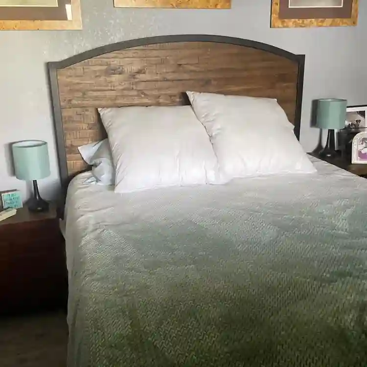 Furnished room