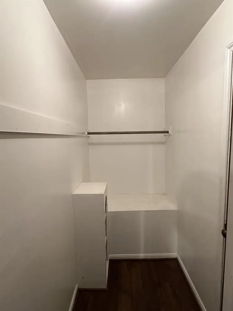 Cloverleaf Bedroom 5