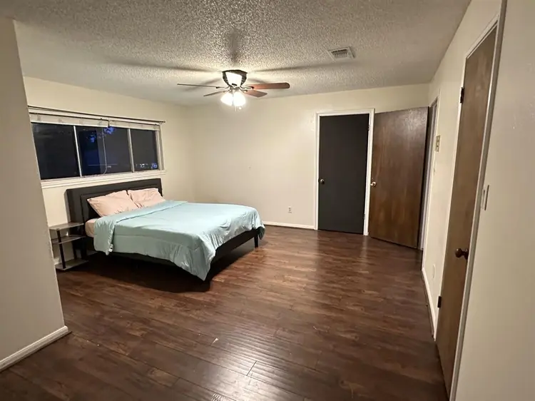 Cloverleaf Bedroom 5