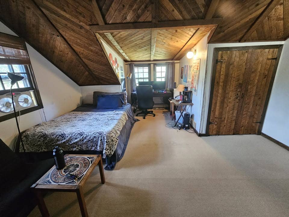 Single Room - 5 Bedroom House
