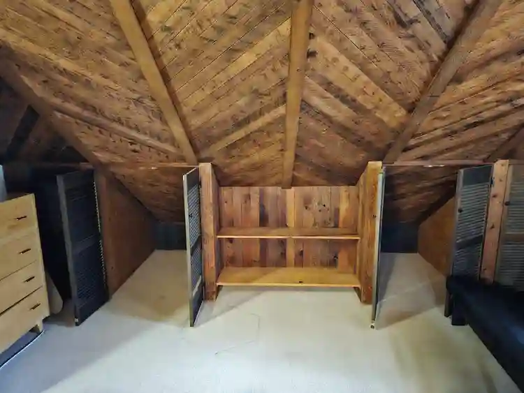 Single Room - 5 Bedroom House