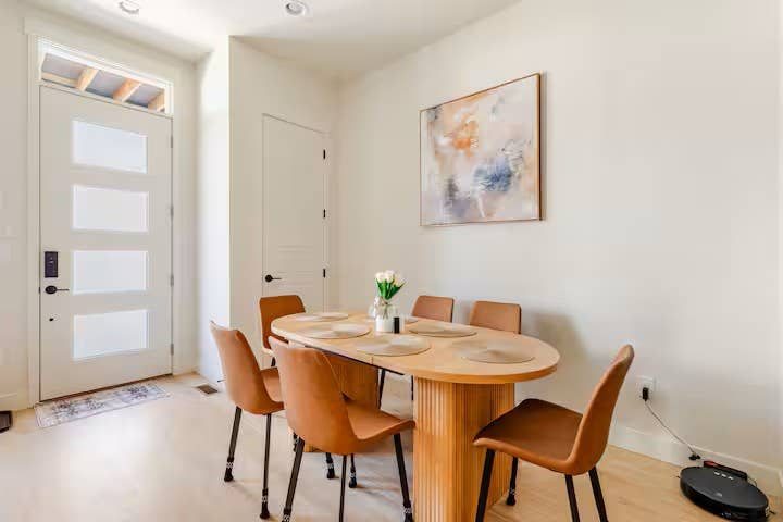 Primary Suite w/ Private Bath $1450