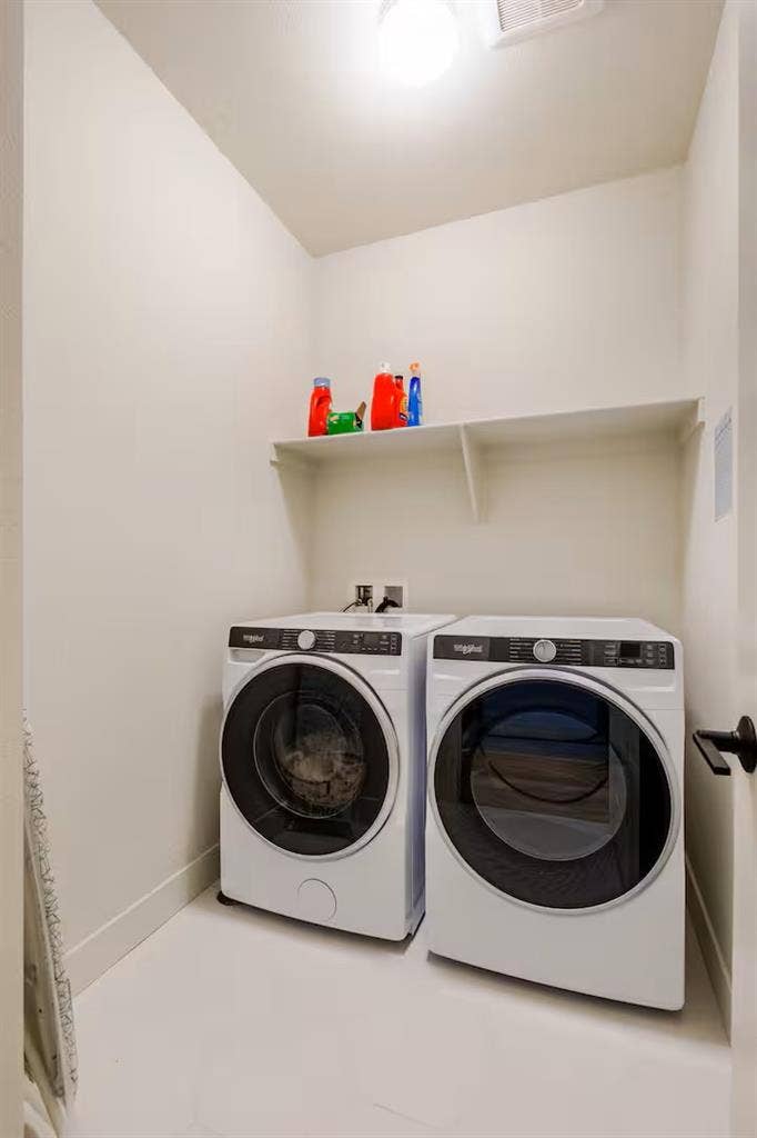 Primary Suite w/ Private Bath $1450