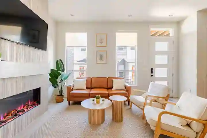 Primary Suite w/ Private Bath $1450
