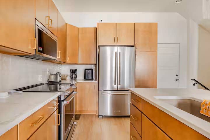 Primary Suite w/ Private Bath $1450